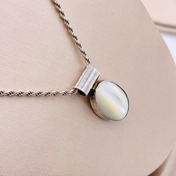 EUC Vintage Sterling Silver White Cats Eye Quartz Slide Pendant & Chain - Picture 1 of 14